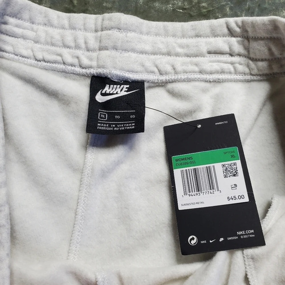 Nike Gray Standard Fit Shorts - Picture 4 of 7